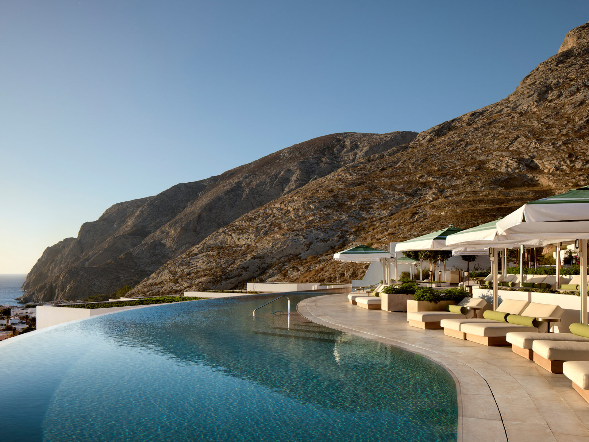 Το Sandblu Santorini ανοίγει ως ο πρώτος ελληνικός προορισμός των LXR Hotels & Resorts!